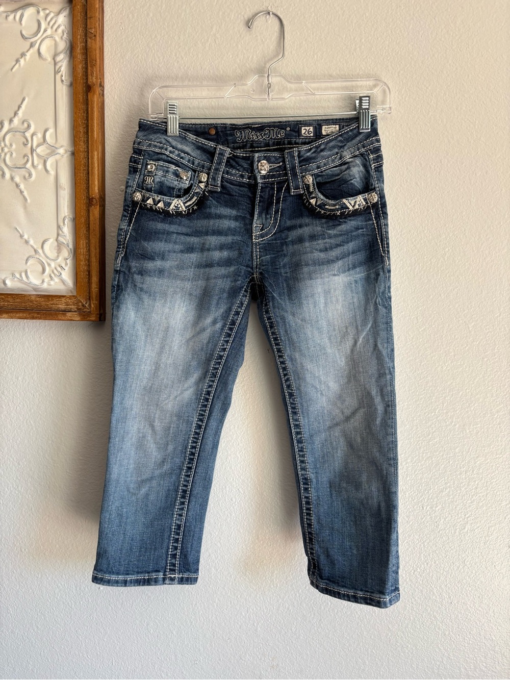 Miss Me Women's Signature Cuffed Capri Jeans Size 26 Embellished dark wash fade